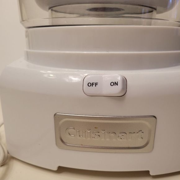 Cuisinart Ice Cream Maker 1.5 Qt - Picture 2 of 8